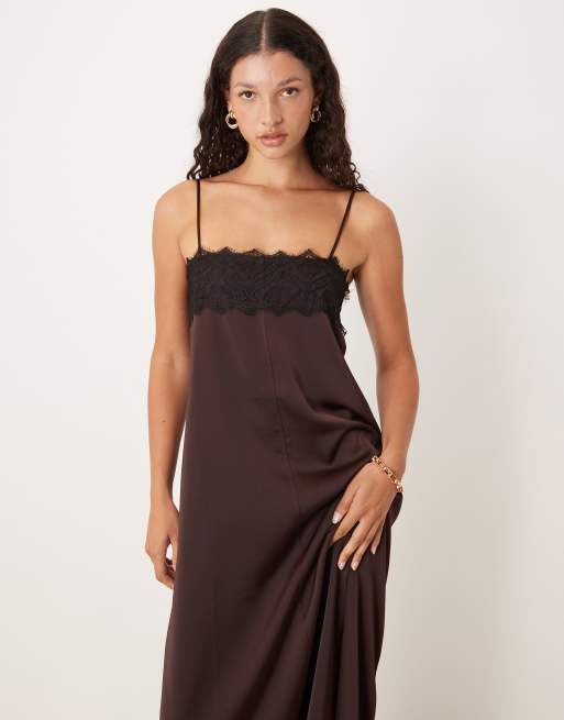 ASOS DESIGN - Vestito sottoveste lungo in raso color cioccolato con strato sovrapposto in pizzo, 2 di 4