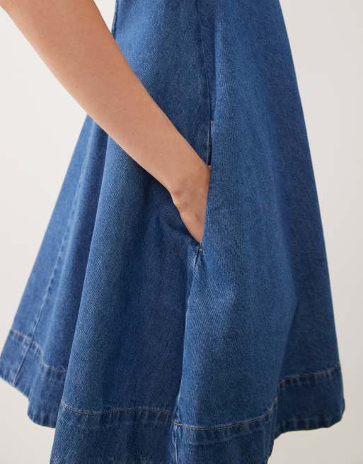 ASOS DESIGN - Vestito svasato in denim color blu medio con scollo rotondo e tasche, 3 di 4