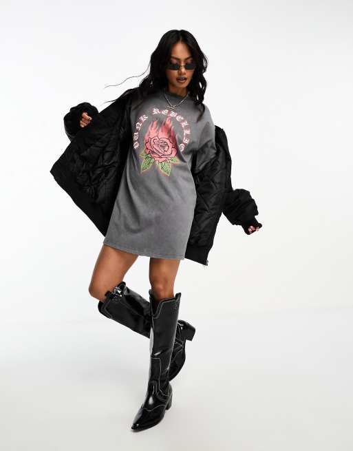 ASOS DESIGN - Vestito T-shirt corto grigio con maniche arrotolate e grafica
