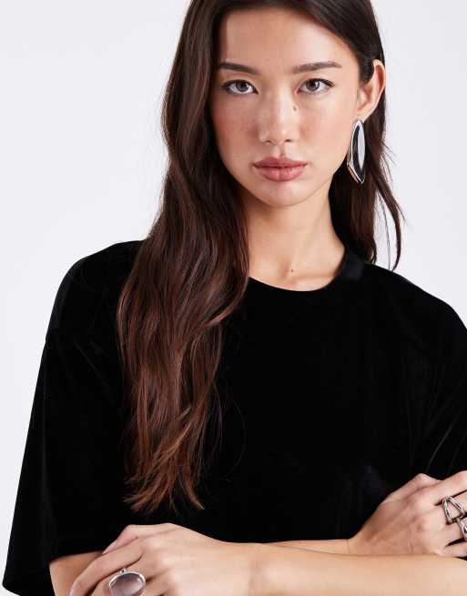 ASOS DESIGN - Vestito T-shirt nero in velluto con finiture in pizzo, 2 di 4