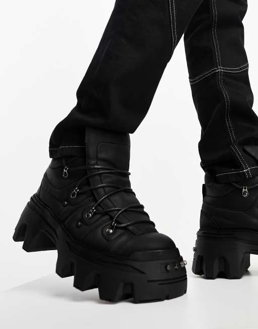 ASOS DESIGN - Veterlaarzen van imitatieleer met metalen hardware en dikke zool in zwart