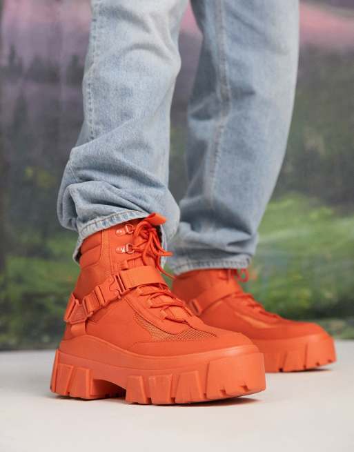 ASOS DESIGN - Veterlaarzen van imitatiesuède met riempjes en dikke zool in koraal