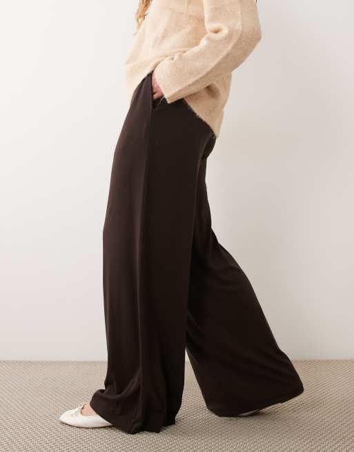 ASOS DESIGN vida ben-mjukisbyxor i chokladbrun, 2 av 5