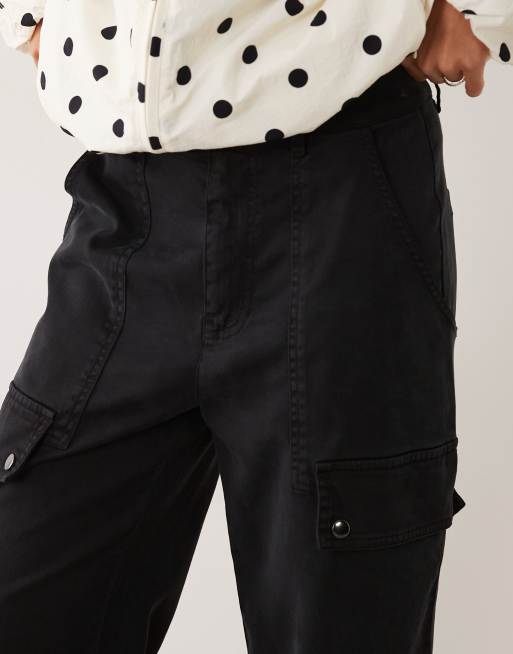 ASOS DESIGN vida cargobyxor i svart, 4 av 5