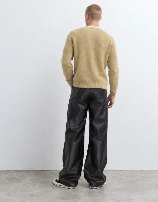 ASOS DESIGN vida utsvängda byxor i svart läderimitation, 8 av 10