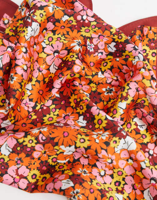 ASOS DESIGN - Vierkante sjaal van poly-satijn met jaren 70 bloemenprint in multi, 3 van 4
