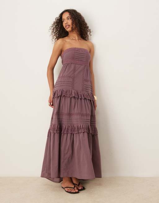 ASOS DESIGN - Vindruefarvet lagdlet maxikjole med bandeau-snit, pintucks og blondekanter