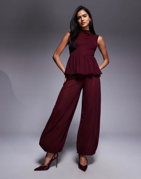 ASOS DESIGN - Vinrød jumpsuit med ballonben og peplum-kant - view 1