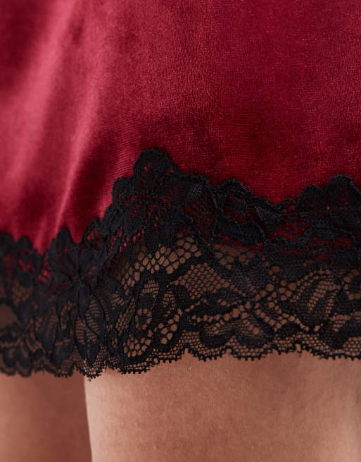 ASOS DESIGN - Vinrød mininederdel med blondekant forneden i velour, 3 af 5