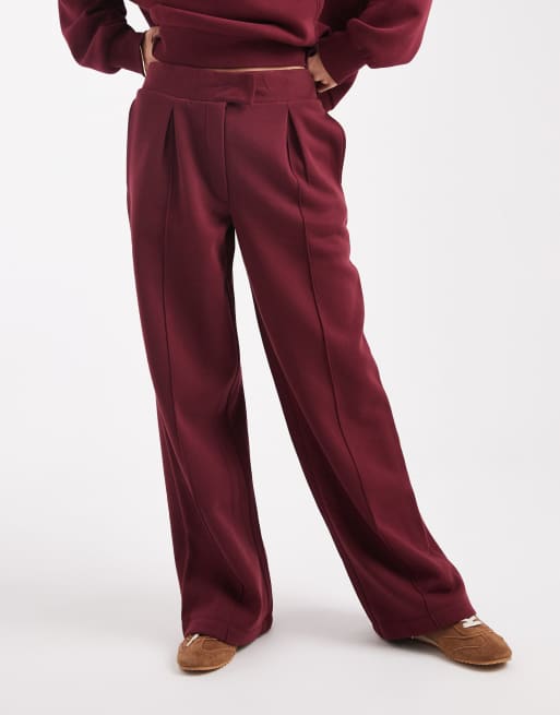 ASOS DESIGN – Vinröd, borstade, figursydda mjukisbyxor i oversize med dekorativ söm, 4 av 5