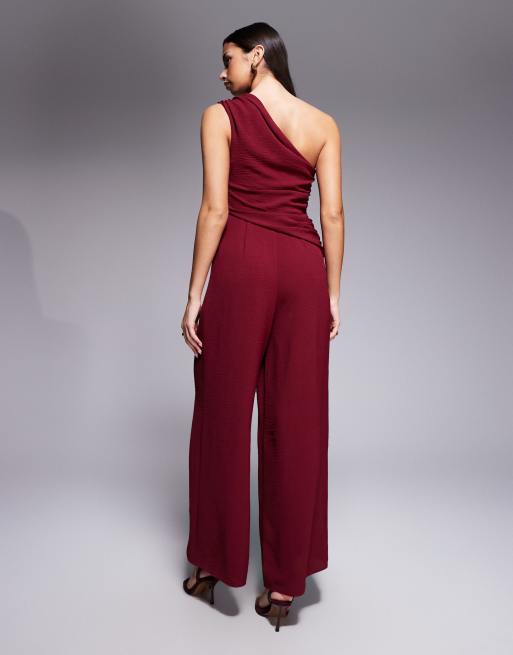 ASOS DESIGN – Vinröd, enaxlad jumpsuit med drapering, 2 av 4