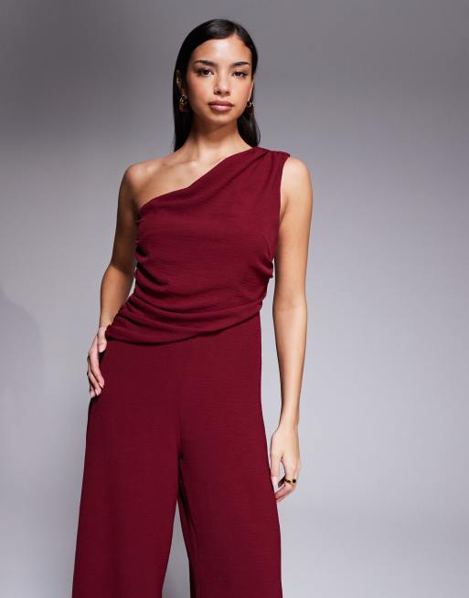 ASOS DESIGN – Vinröd, enaxlad jumpsuit med drapering, 4 av 4