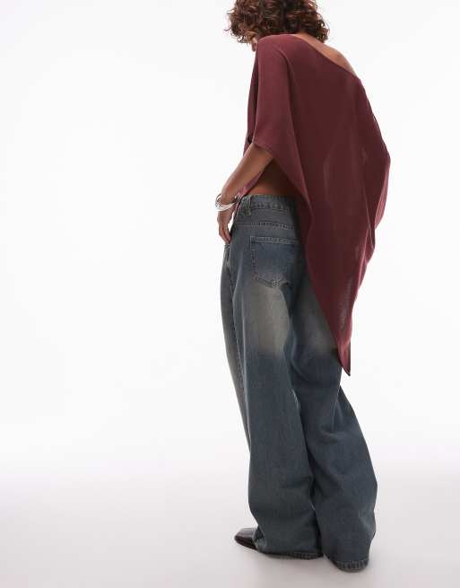 ASOS DESIGN – Vinröd, halvskir, enaxlad cape i stickad look med asymmetrisk design, 4 av 4