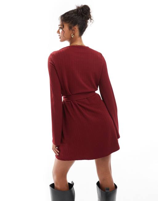 ASOS DESIGN – Vinröd kabelstickad miniklänning med knytning i midjan, 2 av 4