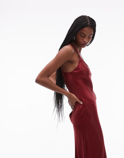 ASOS DESIGN – Vinröd maxiklänning i satin med djup ringning, 2 av 4