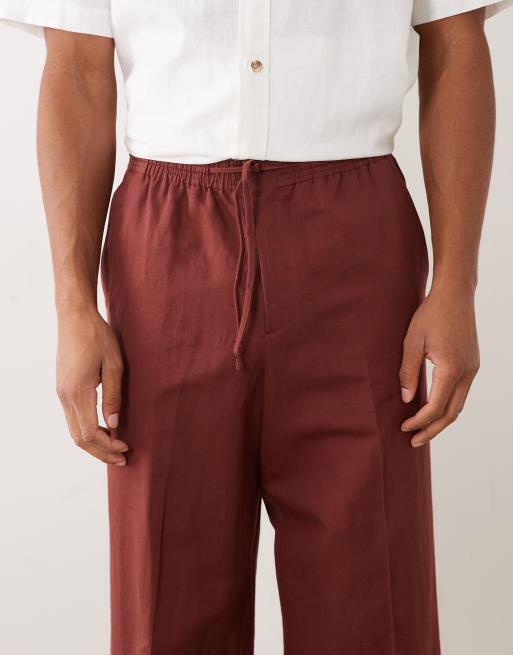 ASOS DESIGN – Vinröda, figursydda byxor i linnerikt tyg med vida ben och resårmidja, 2 av 5