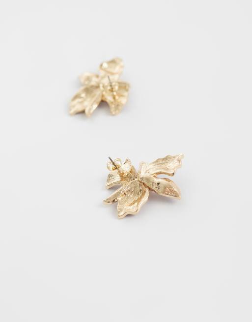 ASOS DESIGN – Vinröda stiftörhängen med blomdesign, 3 av 4