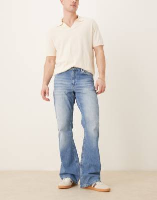 vintage flared jeans in light wash blue