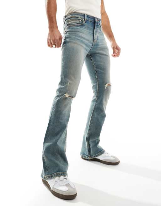 ASOS DESIGN – Vintageblå flared jeans med revor på knäna