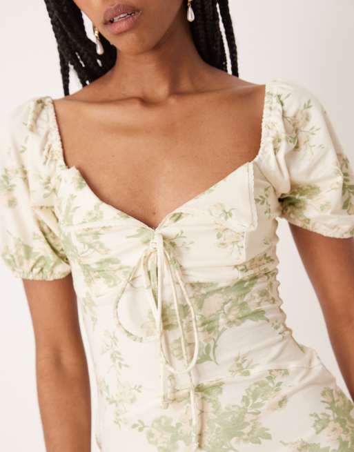 ASOS DESIGN – Vintageblommig tea-klänning i midilängd med krage och puffärmar, 2 av 4