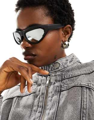 ASOS DESIGN - Visor-Sonnenbrille in Schwarz mit silberfarbenen Gläsern