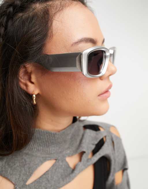 ASOS DESIGN – Visor-Sonnenbrille in Silber mit verspiegelten Gläsern und abgeschrägtem Rahmen , 3 von 4