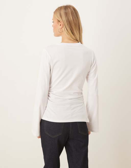 ASOS DESIGN – Vit, asymmetrisk topp med indragen sida och långa ärmar, 3 av 4