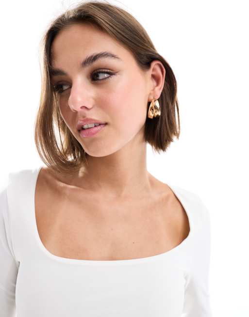 ASOS DESIGN – Vit, åtsmitande topp med två lager och fyrkantig ringning, 3 av 4