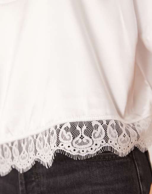 ASOS DESIGN – Vit, boxig och kort t-shirt med detalj i spets, 3 av 4
