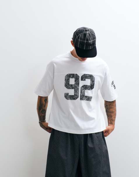 ASOS DESIGN – Vit, boxig t-shirt i oversized fit, panelsydd design och stort texttryck - view 1
