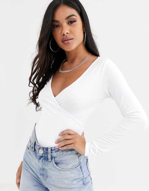 ASOS DESIGN – Vit, djupt urringad omlottopp