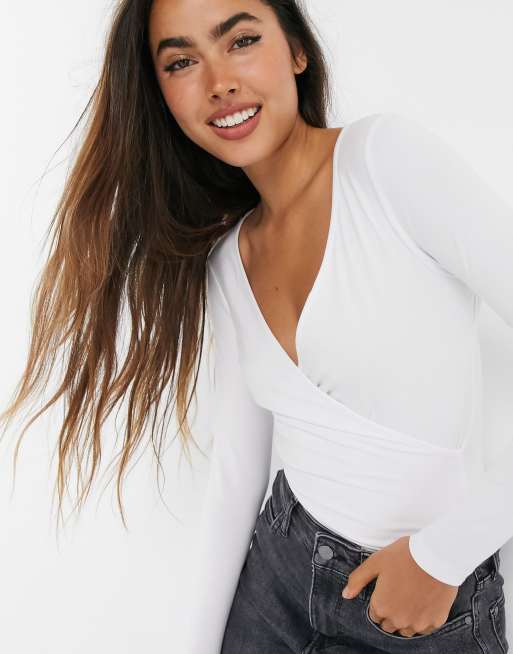 ASOS DESIGN – Vit, djupt urringad omlottopp