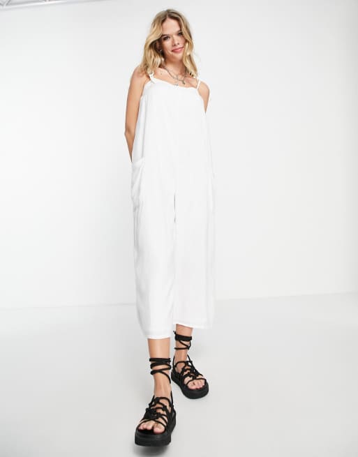 ASOS DESIGN Vit jumpsuit med smala axelband och enkla fickor ASOS
