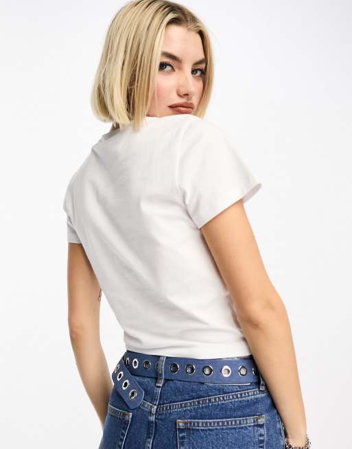ASOS DESIGN – Vit, kort T-shirt i 70-talsstil med 'Disco Baby'-tryck, 2 av 4