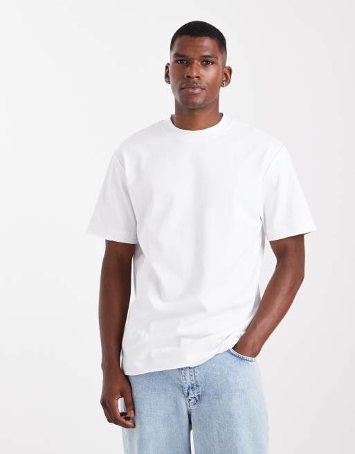 ASOS DESIGN – Vit, kraftig t-shirt med rund halsringning, råskuren fåll och avslappnad passform