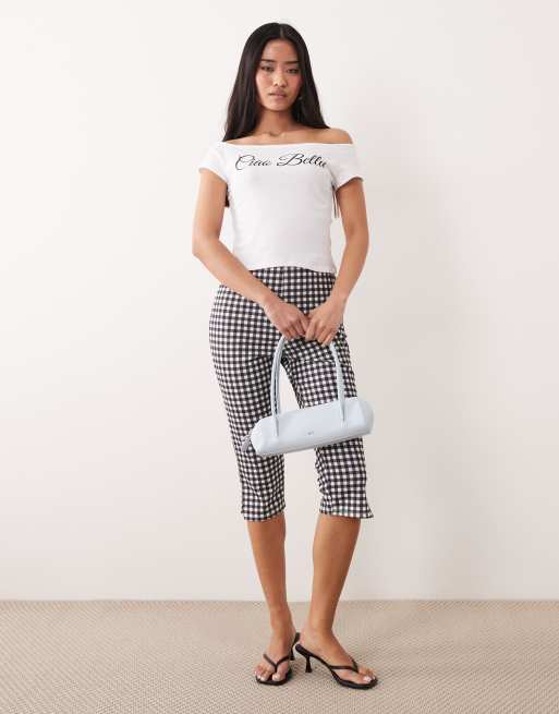 ASOS DESIGN – Vit, krympt t-shirt med bara axlar och 'Ciao Bella'-tryck, 2 av 4