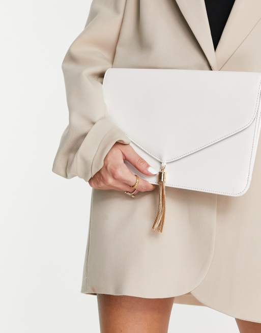 ASOS DESIGN – Vit kuvertväska med tofs
