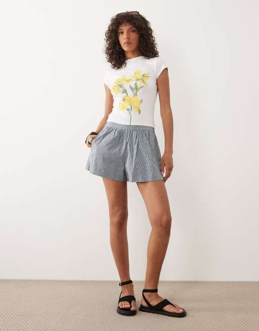 ASOS DESIGN – Vit, liten t-shirt med blomtryck, 3 av 4