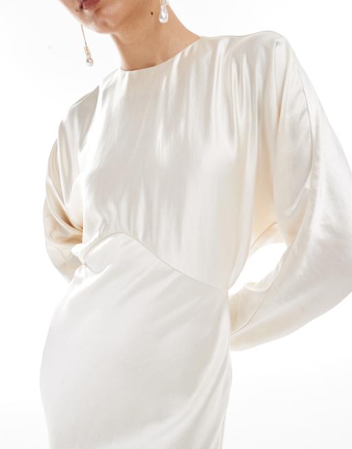 ASOS DESIGN – Vit maxiklänning i satin med pingvinärmar, 2 av 4