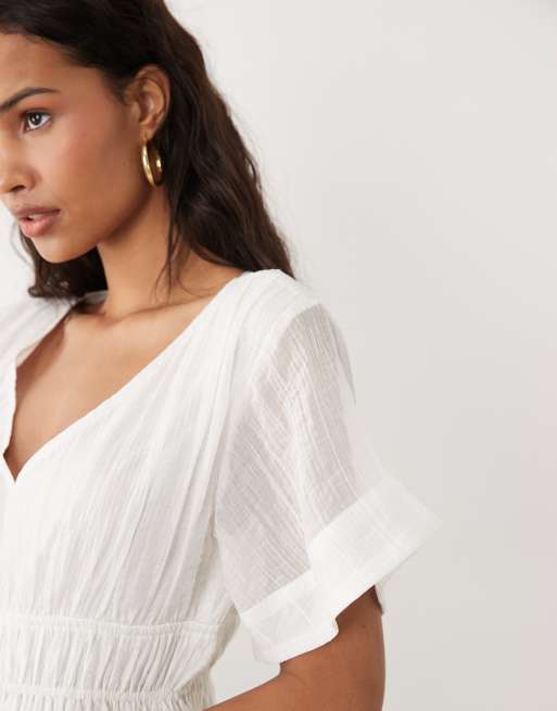 ASOS DESIGN – Vit maxiklänning i techmaterial med smockad midja, 2 av 4