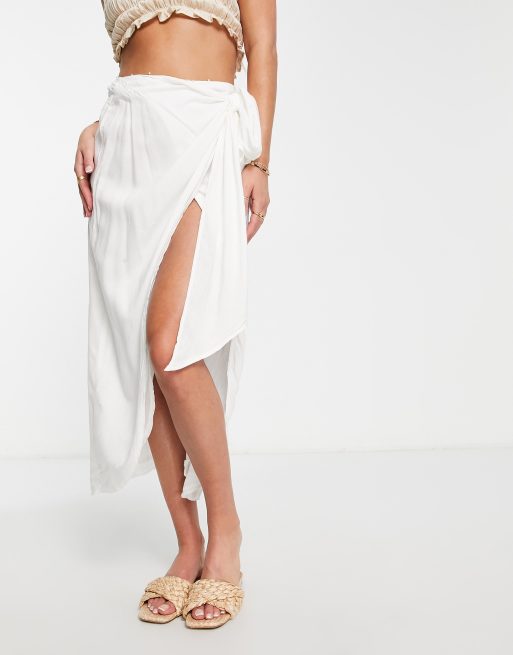 ASOS DESIGN – Vit midikjol med omlottdesign i sarongstil, 2 av 4
