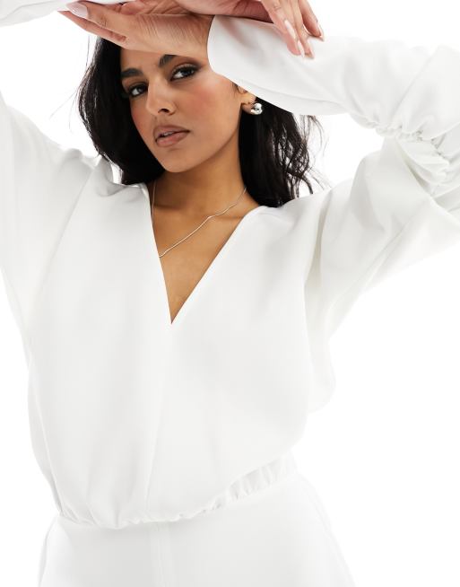 ASOS DESIGN – Vit midiklänning med v-ringning, lång blusärm och slits framtill, 2 av 4