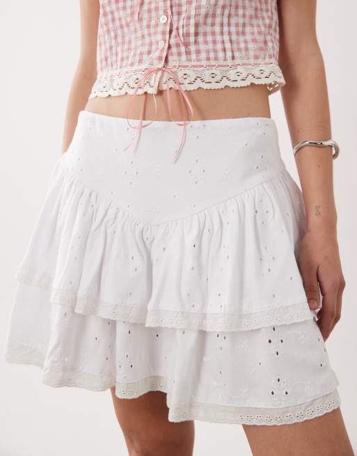 ASOS DESIGN – Vit minikjol i broderie anglaise med volang, 4 av 5