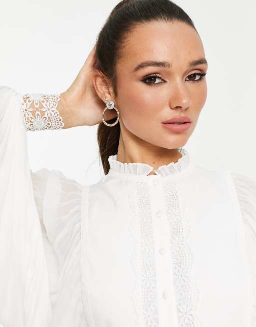ASOS DESIGN – Vit miniklänning med plisserade ärmar och kant med gepyrspets, 2 av 4