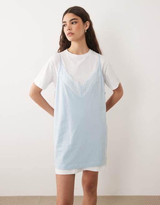 ASOS DESIGN – Vit och ljusblå miniklänning med korta ärmar och spetslager, 3 av 4