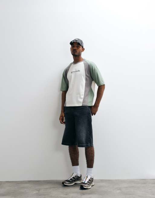 ASOS DESIGN – Vit, panelsydd t-shirt i oversize med boxig passform och tryck framtill, 2 av 5