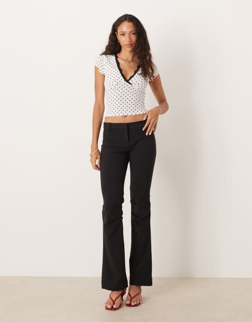 ASOS DESIGN – Vit, prickig, åtsmitande topp med spetskant och v-ringning, 3 av 4