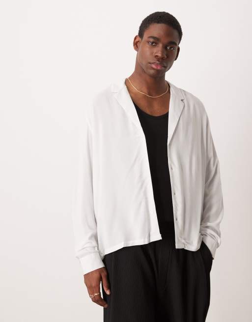 ASOS DESIGN – Vit regular viskosskjorta med boxig passform och låg, platt krage