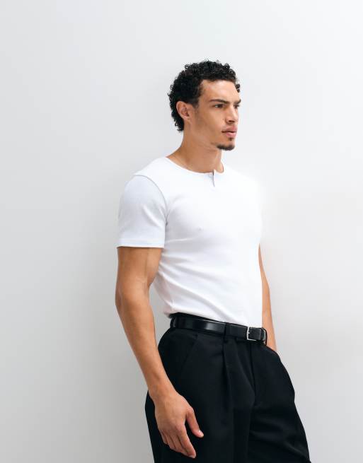 ASOS DESIGN – Vit, ribbad t-shirt i regular fit med kort henleykrage, 3 av 5