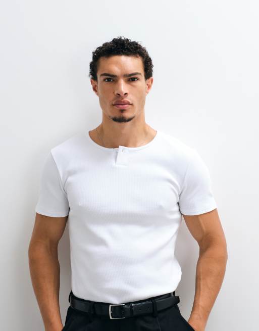ASOS DESIGN – Vit, ribbad t-shirt i regular fit med kort henleykrage, 5 av 5
